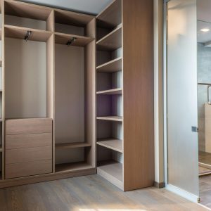 CHEST OF DRAWERS Boutique Walk-in Close
